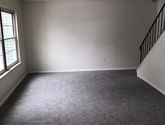 3rd image of 3762 Lakepointe Dr