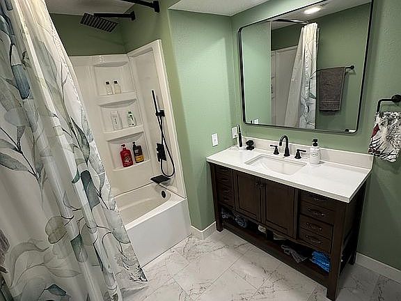 4th image of 404 1st St