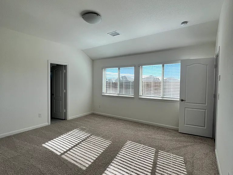 1204 Sumner St — Photo 11
