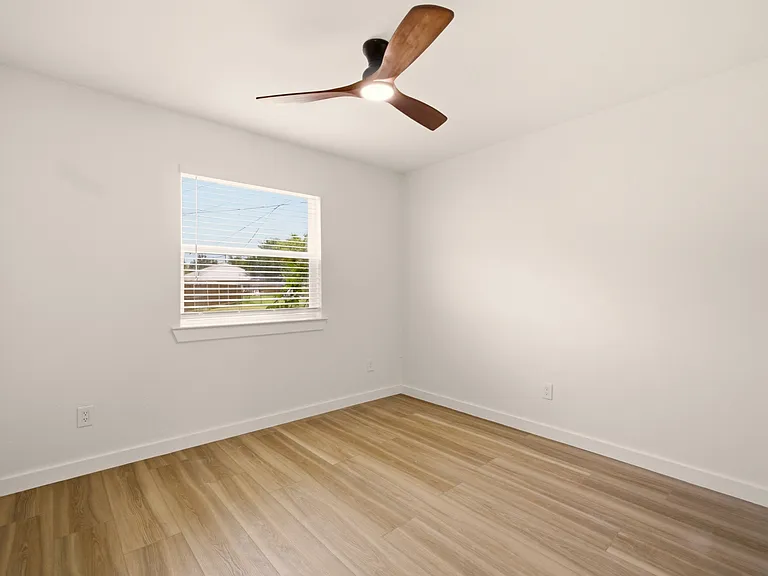 908 Isbell Rd #A — Photo 19