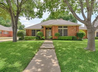 6211 Brookstone Dr, Arlington, TX 76001