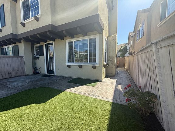 4th image of 1357 Burgundy Dr