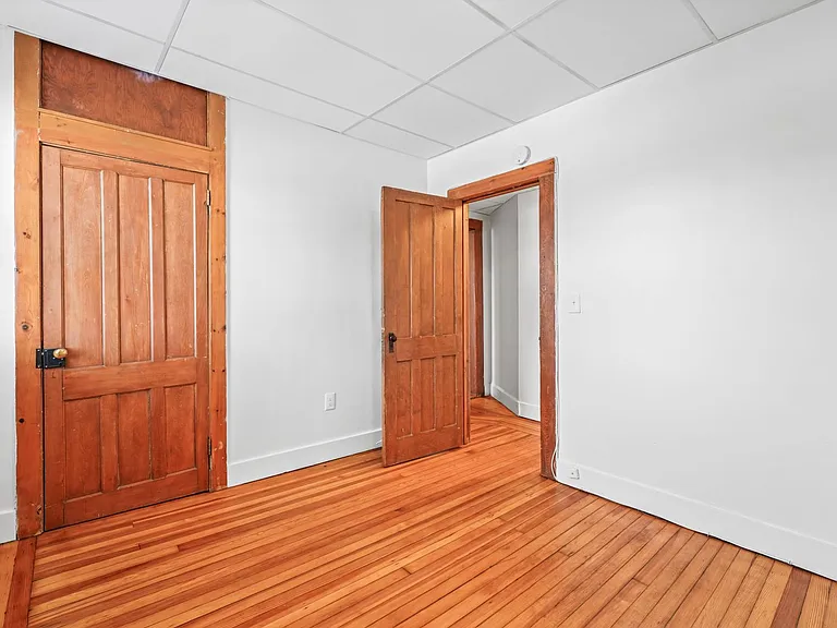 33 Franklin St — Photo 4