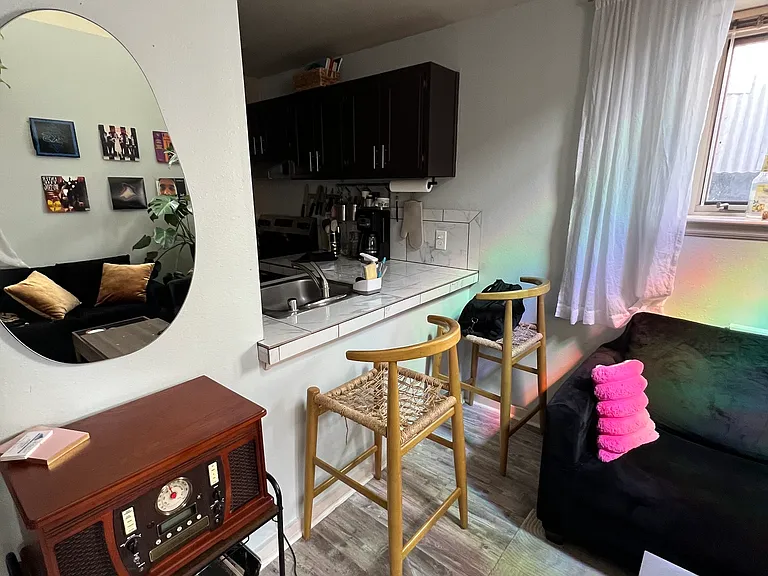 125 W 10th St #208 — Photo 5