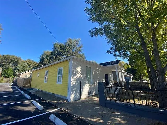 1 bed, 1.0 bath, $1,275 — Photo 2