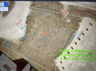 11 NE Th St, Dyersville, IA 52040