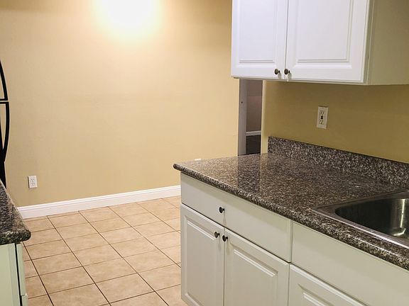5th image of 613 Sheridan St #A