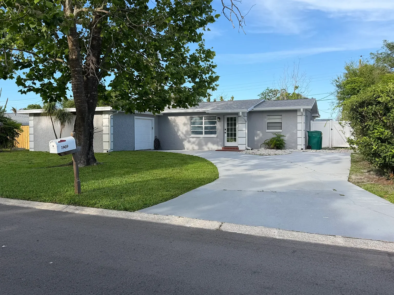 3 bed, 1351 sqft, $2,175 — Photo 1