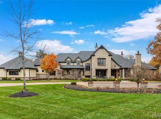 8 Bridle Ln, Saint Louis, MO 63131