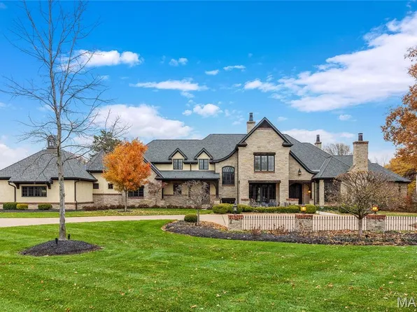 8 Bridle Ln, Saint Louis, MO 63131