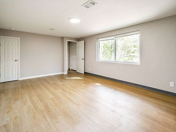 4th image of 2396 Westwood Dr