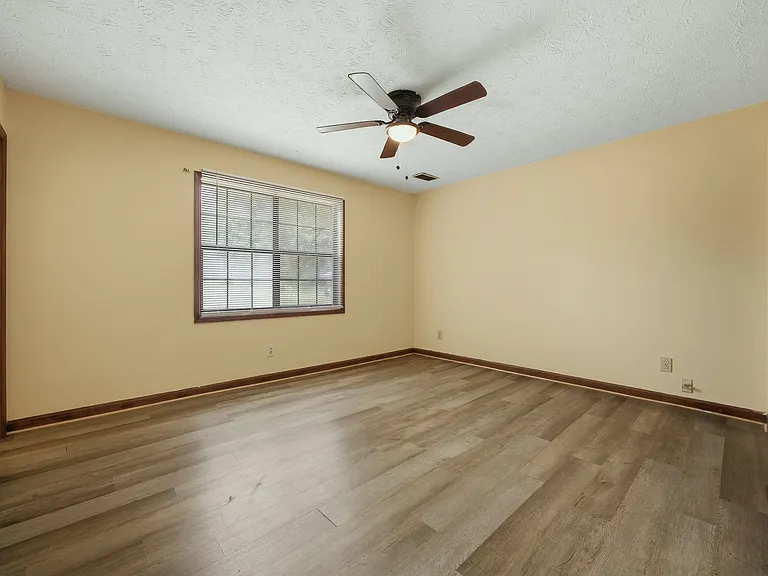1701 Rose Garden Ln — Photo 14