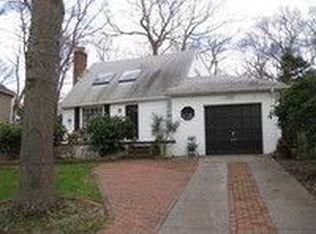 14 Beach Club Ln, Wading River, NY 11792