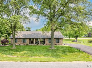 616 E Brentmoor Dr, Troy, IL