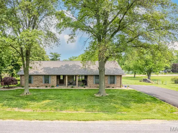 616 E Brentmoor Dr, Troy, IL 62294