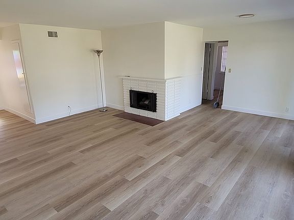 3rd image of 10081 Melody Park Dr