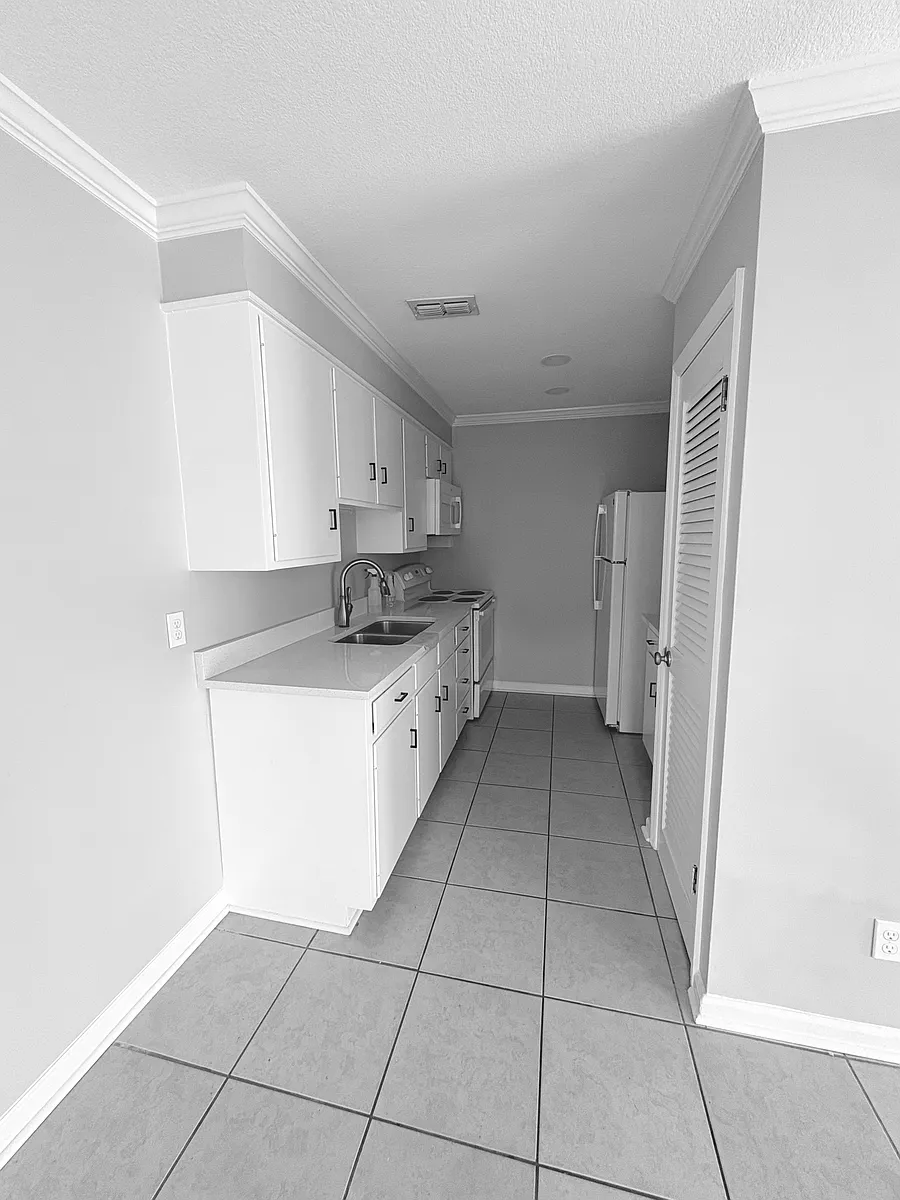 Building Photo - 402 E Evans St #B