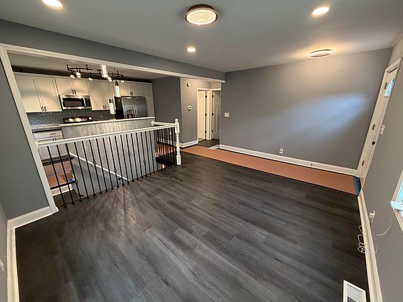 3rd image of 556 Durbin St