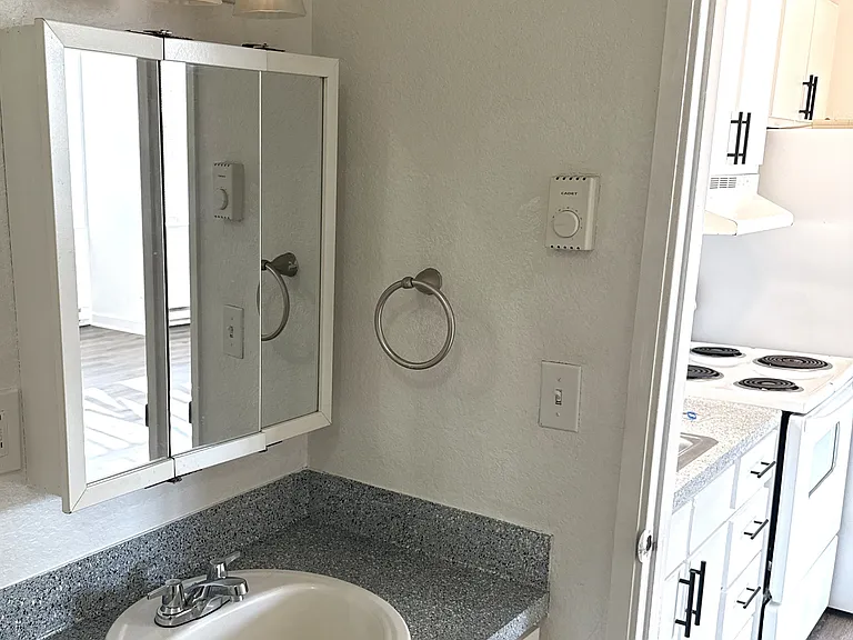 Elks Apartments — Photo 19