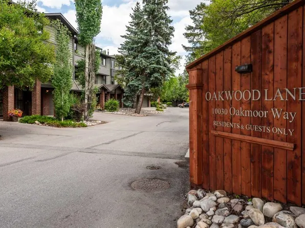 10030 S Oakmoor Way SW #2, Calgary, AB T2V 4S8