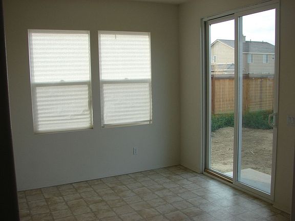 EATING AREA NEXT TO KITCHEN