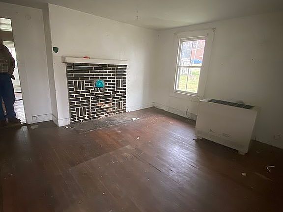 5th image of 409 Clay St