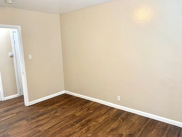 sF01537 — Photo 12