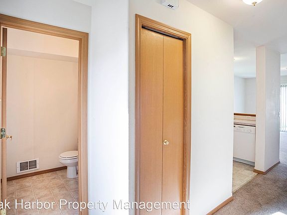 4th image of 1454 NW Falls Creek Loop Unit 2