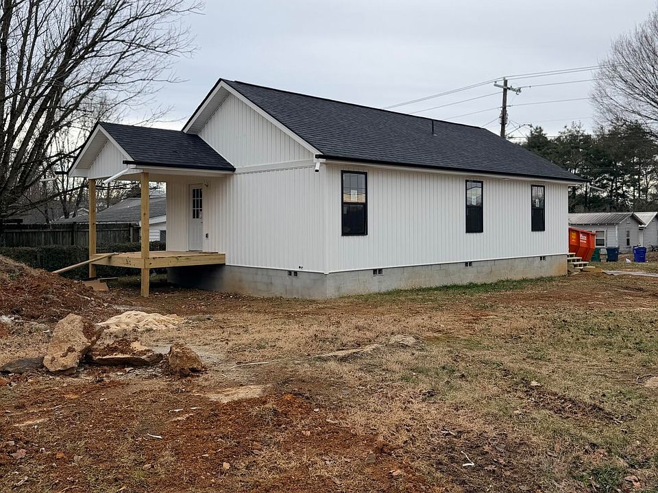 2nd image of 734 Seymour St