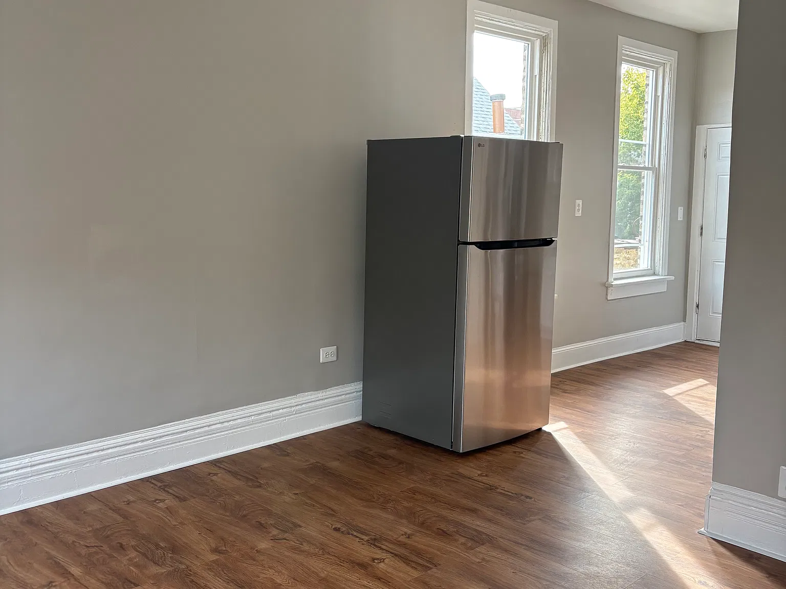 2 bed, 800 sqft, $1,400 — Photo 2