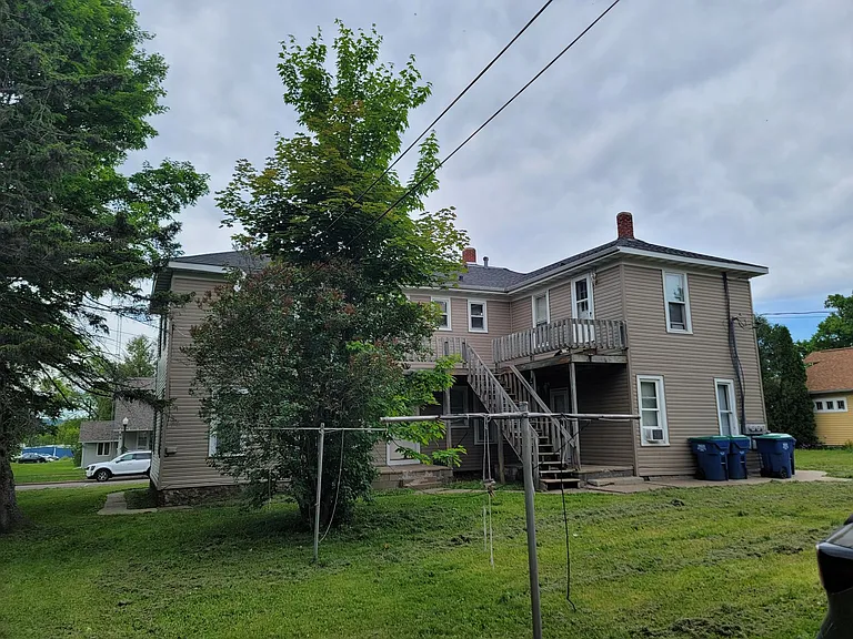 2411-2415 Gowen St — Photo 2