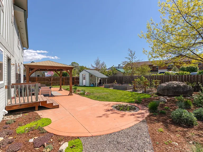 317 Meadow Dr — Photo 29