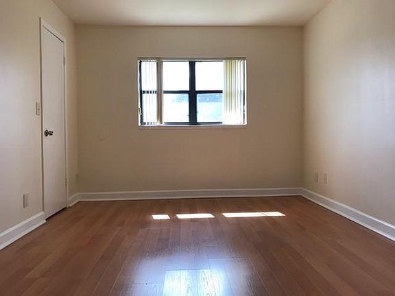 3rd image of 3984 NW 87th Ave