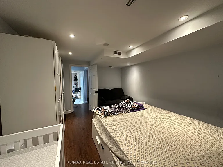 1876 Grosvenor Pl #BASEMENT — Photo 8