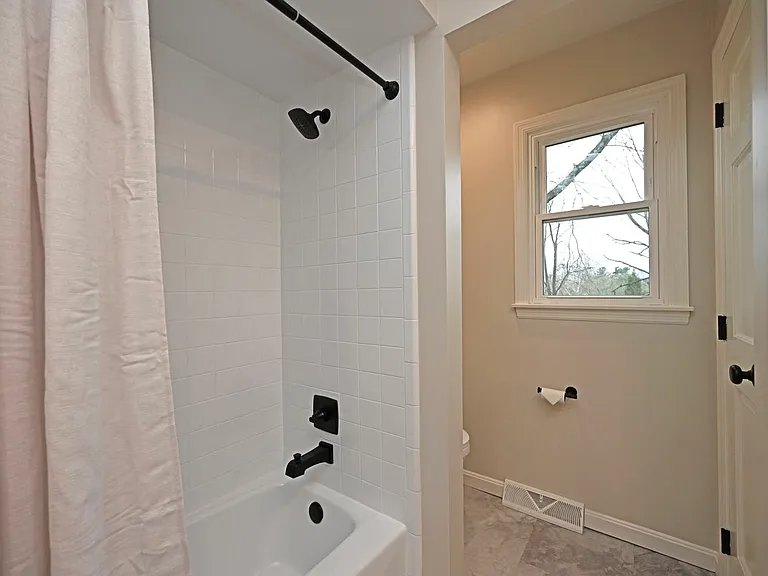 2nd level full bath