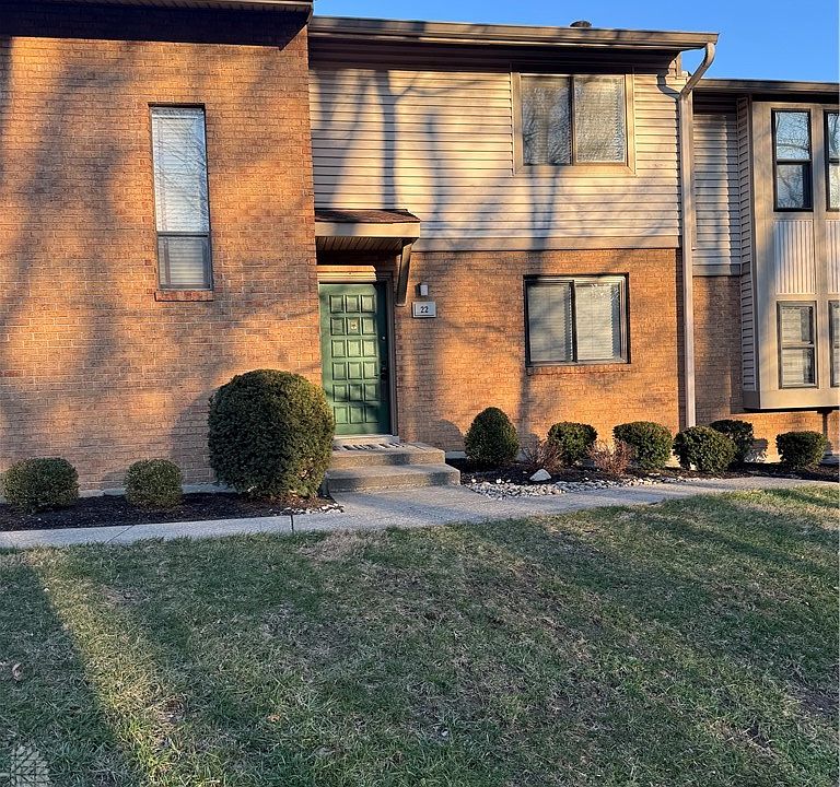 1st image of 22 Oakwood Ct