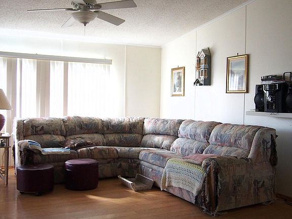 4th image of 560 Joanne Ln