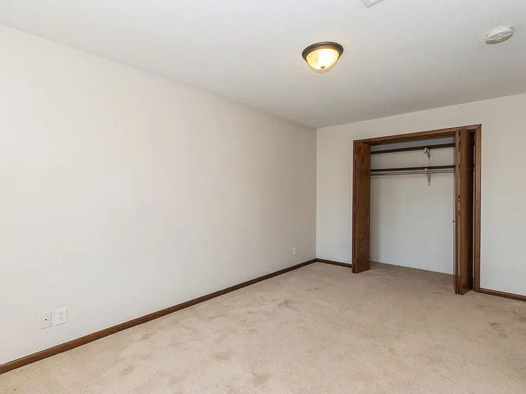 147 20th Avenue SW — Photo 10