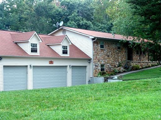 Side View with Garage