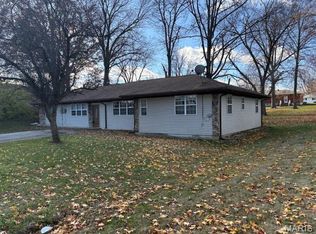 30 Grainey Dr, Glen Carbon, IL 62034