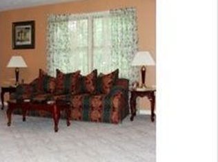 2 Abbey Ln, Hendersonville, NC 28739