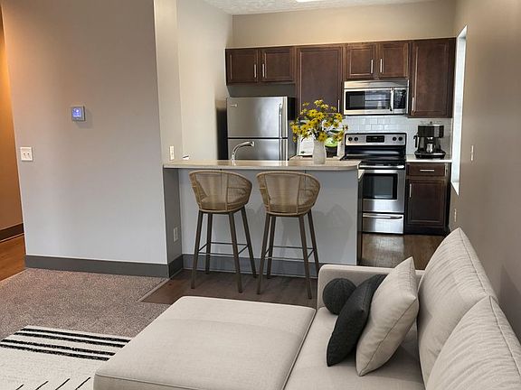 4th image of 3930 Farnam St APT 205