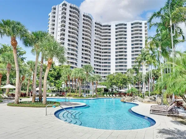 3300 NE 191st St APT 504, Aventura, FL 33180