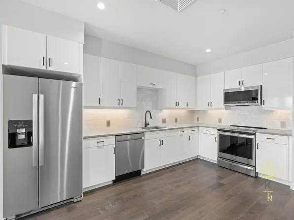 54 Auburn St #201, Brookline, MA 02446