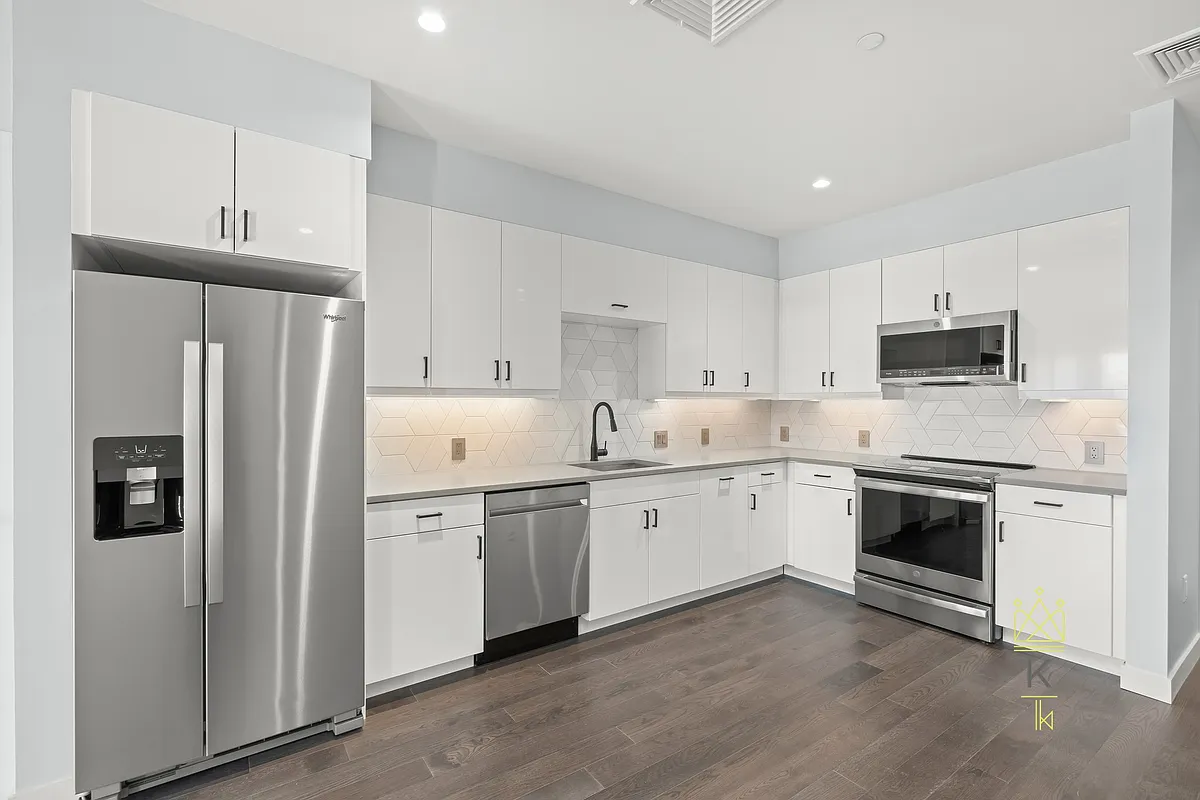 Building Photo - 54 Auburn St #401