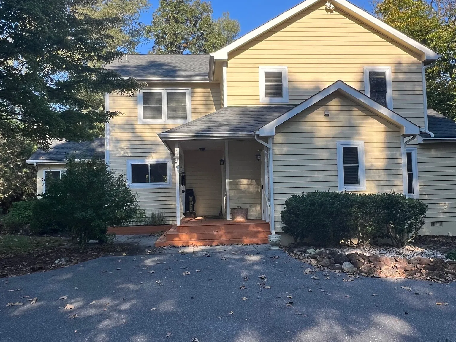 1279 Stoney Creek West - 1 — Photo 2