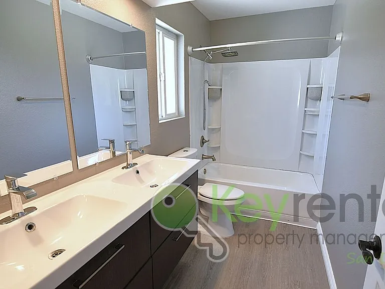 652 N Cuyamaca St N — Photo 4