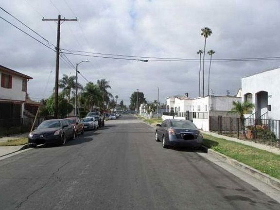 Exterior Neighborhood (street photo)