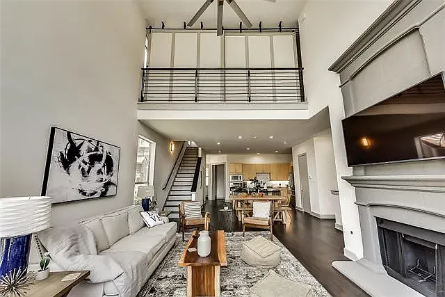 1008 Allen St — Photo 16