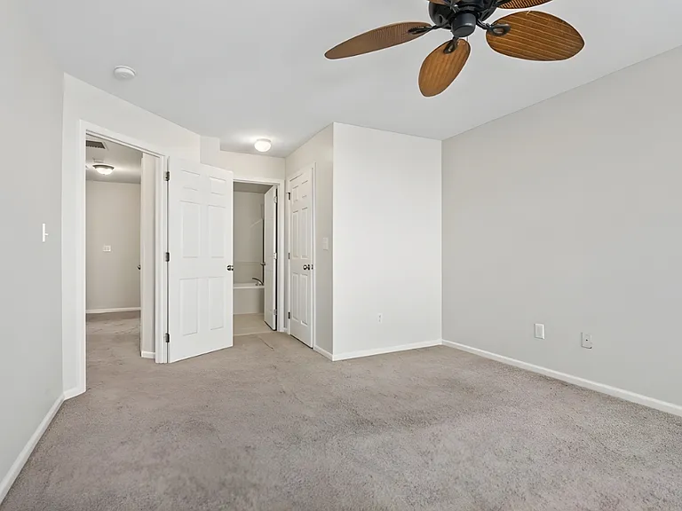 107 Brittany Ct — Photo 16
